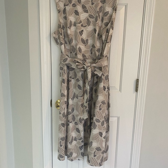 Anne Klein dress with belt. - Picture 1 of 3